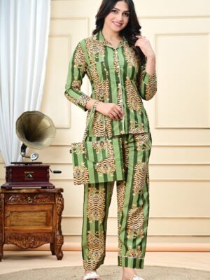 Green tibetian tiger print collar night suit